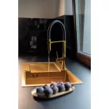 Laveo POLA álló csaptelep rualmas kiömlővel, szálcsiszolt arany/fekete