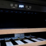 Kluge Borhűtő KWC2801B beépíthető,  28 palack