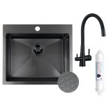 LAVEO MALAWI fekete színű, struktúrált felületű beépíthető inox mosogató szifonnal, RIVECO vízszűrős szettel, 50x58x20 cm